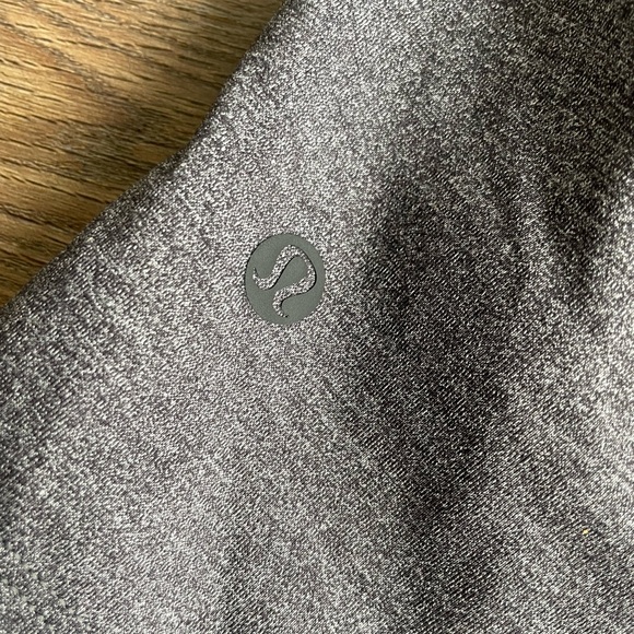 Lululemon Size 6 Grey Shorts - Picture 3 of 3